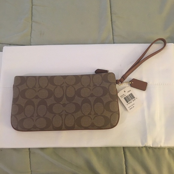 NWT Coach PVC Signature Large Wristlet - Picture 1 of 8